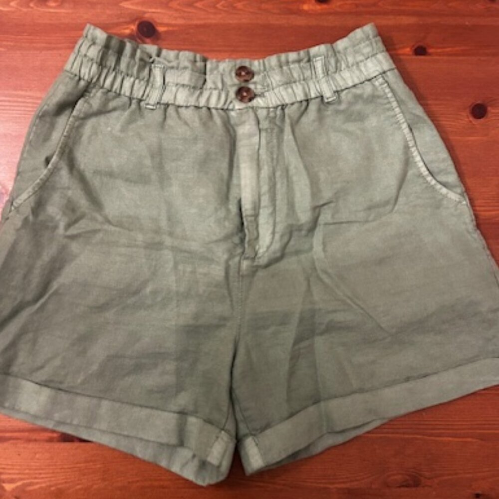 Soft Green Gap Shorts – Size 4